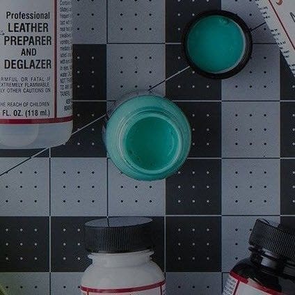 Producten voor het herstellen van krassen en beschadigingen op sneakers